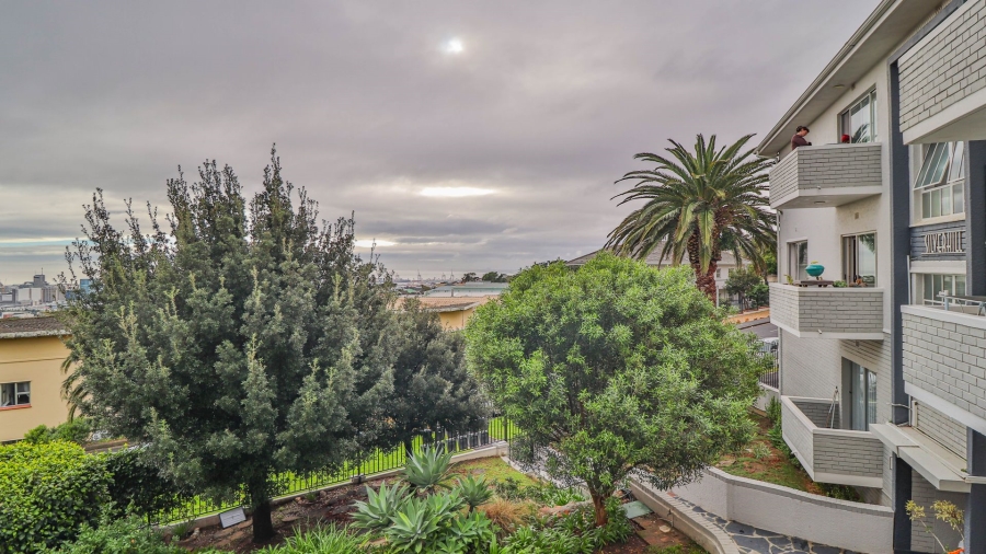 2 Bedroom Property for Sale in Vredehoek Western Cape